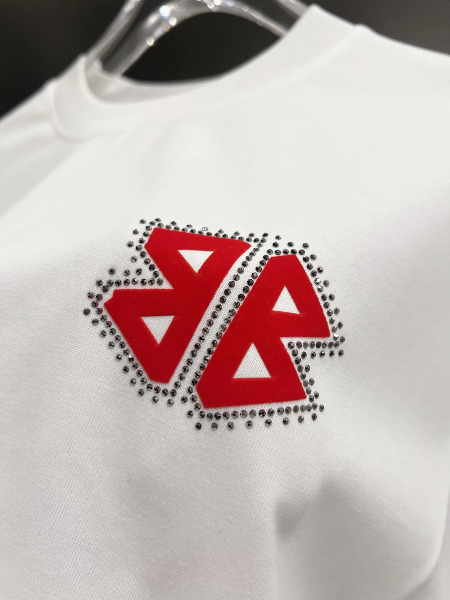 P80 BAL 巴黎世家 2025秋冬新款 短袖T恤 经典logo印花+烫钻工艺 男女同款宽松版 S M L XL XXL 五个码 颜色:黑色 白色 安哥拉红