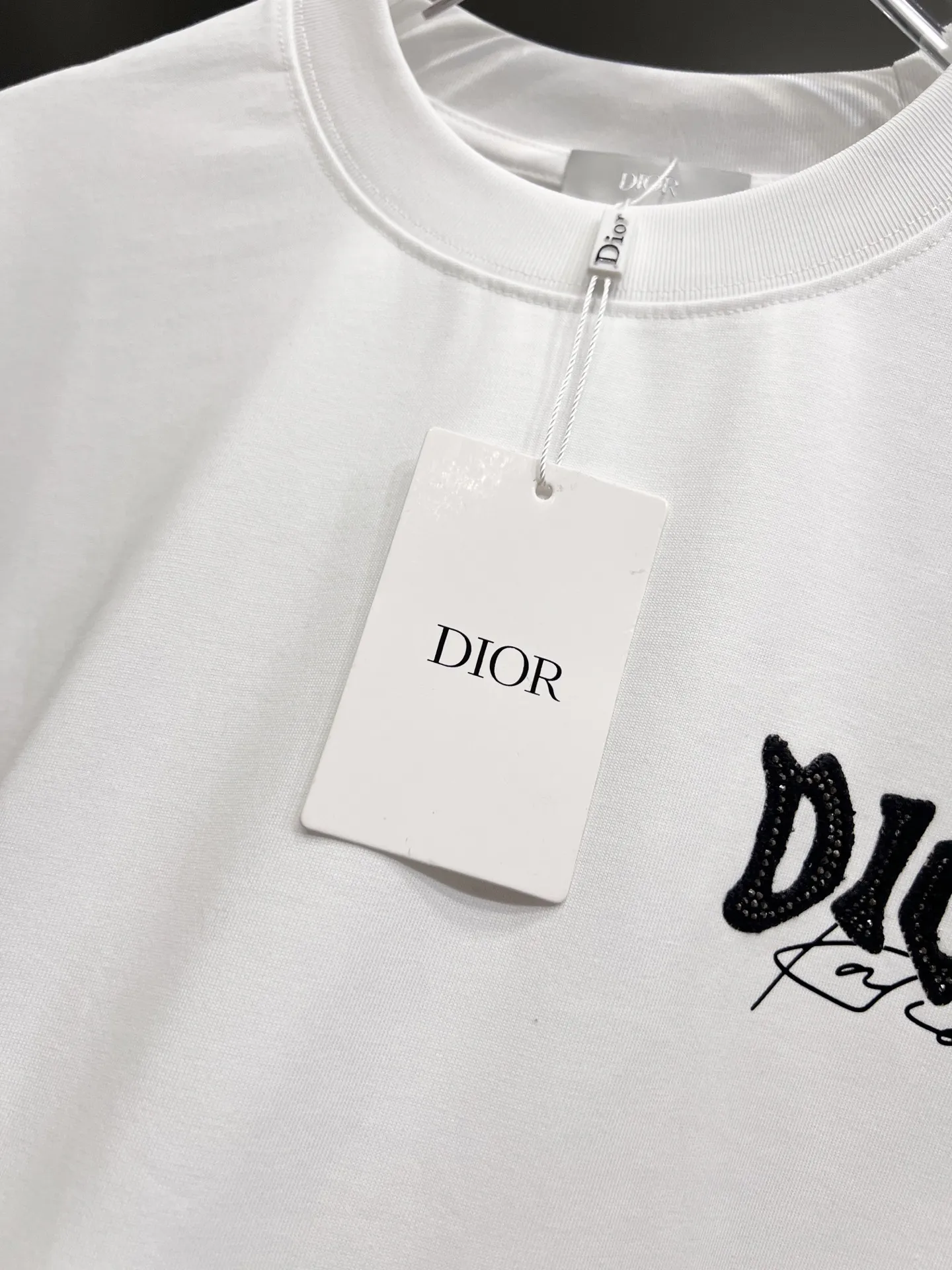 P80 Dio* 迪奥 2025秋冬新款 经典字母立体贴布工艺 简约大方 定制双纱平纹纯棉面料 短袖T恤 男女同款 尺码S M L XL XXL 五个码 黑色 白色