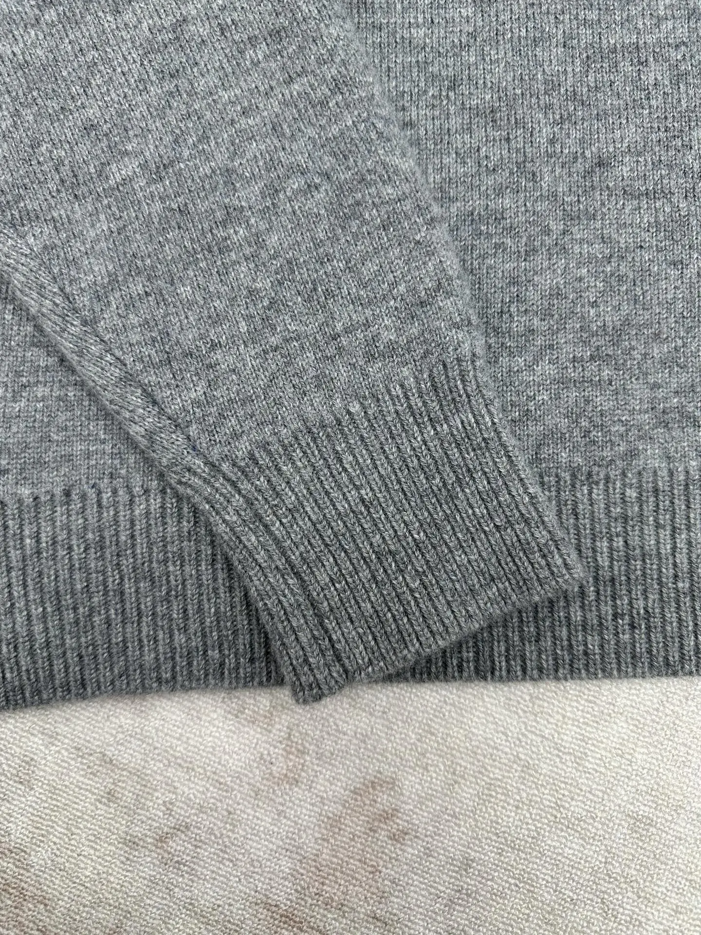 P285 赛琳 25ss新款圆领毛衣TRIOMPHE提花经典版型圆领罗纹饰边 码数:S.M.L.XL.