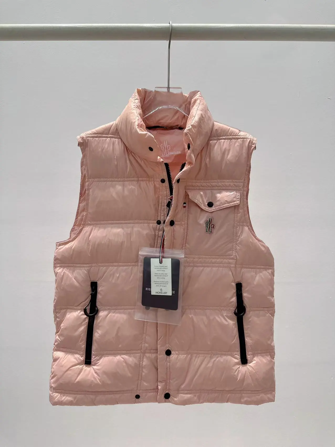 💰430 Moncler Nantu 蒙口25新款情侣男女同款户外系列立领微标羽绒马甲 颜色：黑色 白色 粉色 尺码：0123