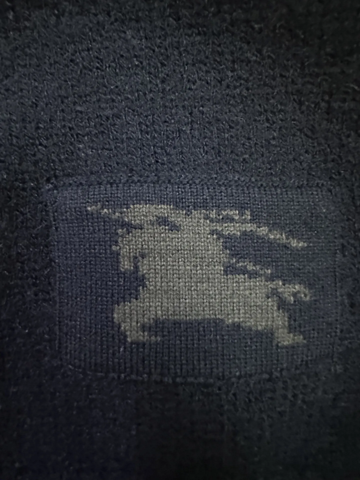 💰200 BURBERRY巴宝莉 26SS 纯色圆领羊绒针织衫 面料：采用定染18支双股羊毛混纺毛料 建议干洗（本产品为毛料织造而成不易机洗）定制五金 螺纹 辅料 对版对位 男女同款 -Color: 宝蓝色 -Size: S M L XL