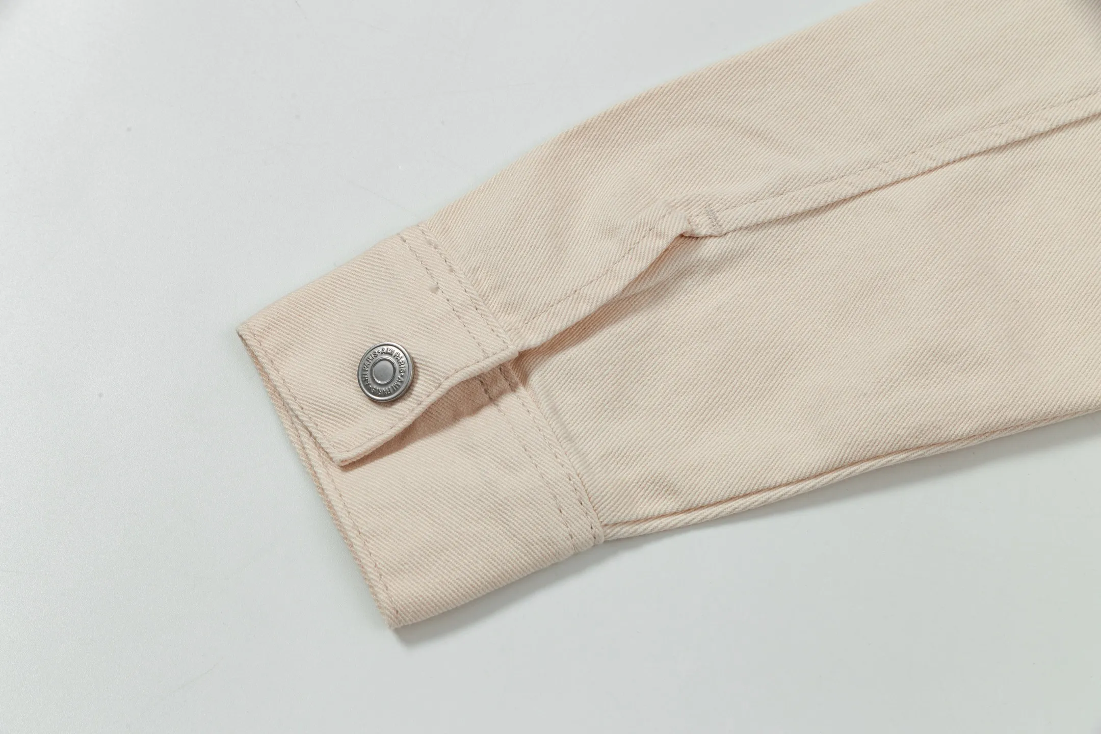 2288# AMI PARIS 25秋冬新品编织爱心刺绣长袖牛仔宽松休闲翻领外套 钮扣饰有LOGO YP复刻 男女可穿 落肩长款 颜色:杏色 杏红心 牛仔篮 码数:S-XL P135