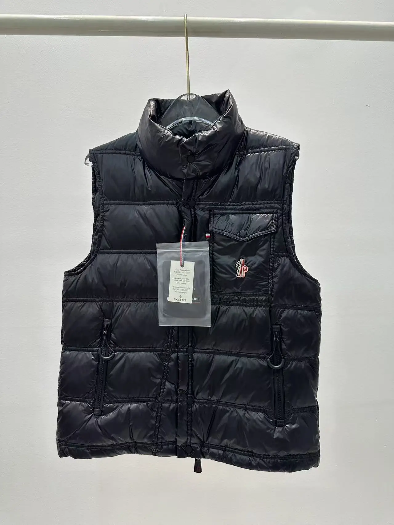 💰430 Moncler Nantu 蒙口25新款情侣男女同款户外系列立领微标羽绒马甲 颜色：黑色 白色 粉色 尺码：0123