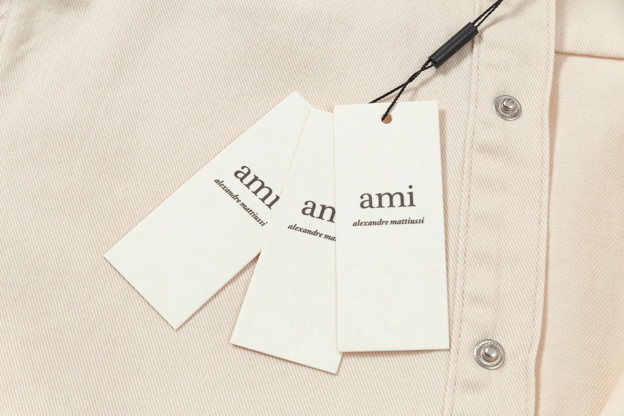 2288# AMI PARIS 25秋冬新品编织爱心刺绣长袖牛仔宽松休闲翻领外套 钮扣饰有LOGO YP复刻 男女可穿 落肩长款 颜色:杏色 杏红心 牛仔篮 码数：S-XL P135