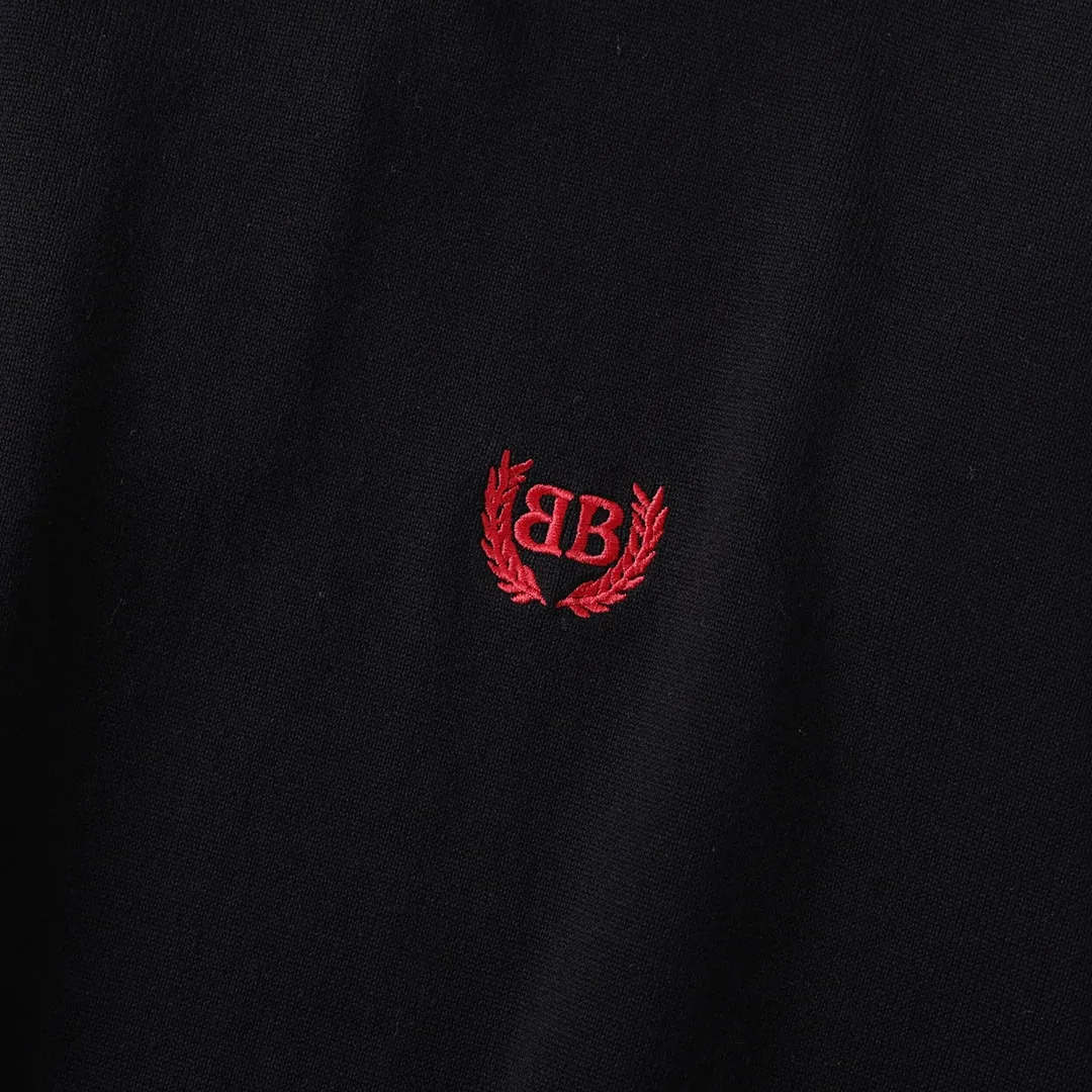 🔥🔥P120 巴黎世家 25秋冬做破毛衣 面料采用48支羊毛混纺，正面以3B stencil标识绣花，高密度绣花是一种独特且高级的，特殊水洗效果处理后形成了一种的独特做旧效果 尺码：XS S M L