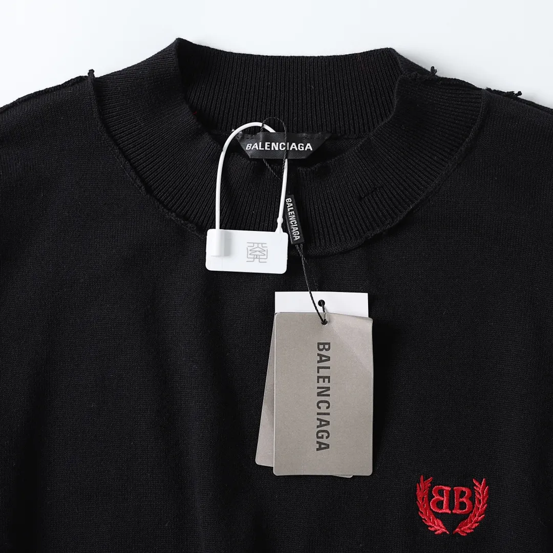 🔥🔥P120 巴黎世家 25秋冬做破毛衣 面料采用48支羊毛混纺,正面以3B stencil标识绣花,高密度绣花是一种独特且高级的,特殊水洗效果处理后形成了一种的独特做旧效果 尺码:XS S M L