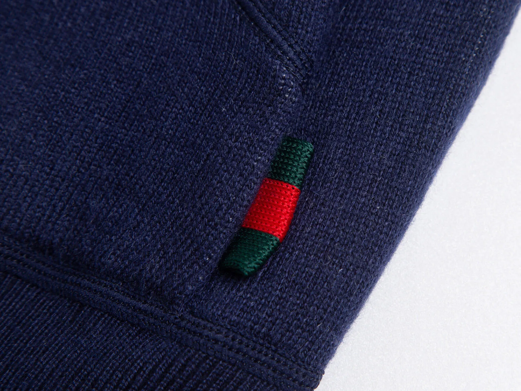 💰285(ZP版本) 双面🉑️穿 -Gucci经典款 双面可穿不同风格👍双C提花羊绒混纺连帽毛衣外套 男女同款 -采用ZP定制定染羊绒毛线98%羊绒成分面料 螺纹同缸定染零色差 全套辅料定制 区别市面通货 欢迎对比 -颜色 灰色 宝蓝色 -码数 S M L XL