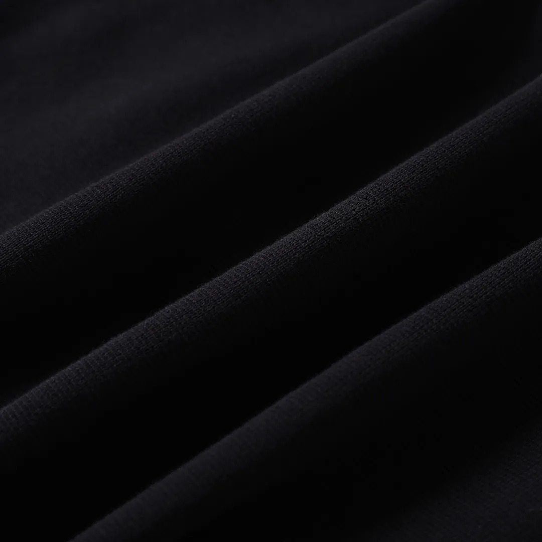 🔥🔥P120 巴黎世家 25秋冬做破毛衣 面料采用48支羊毛混纺，正面以3B stencil标识绣花，高密度绣花是一种独特且高级的，特殊水洗效果处理后形成了一种的独特做旧效果 尺码：XS S M L