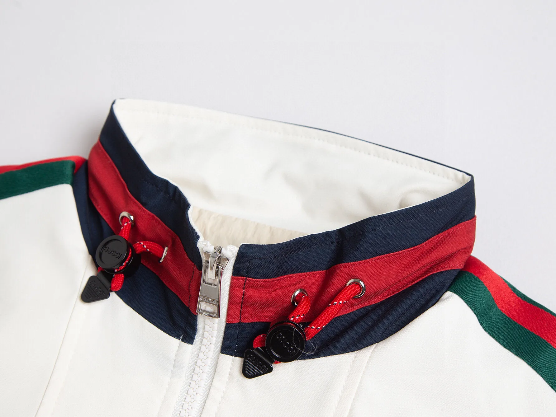 💰325 (只做精品 内有NFC防伪芯片🔥ZP版本 ) -Gucci官网款同步上新 梭织拼接织带精工提花立领刺绣夹克外套 男女同款 -YB开模面料细节一致 全套辅料定制 区别市面通货 欢迎对比 -颜色 卡其色 蓝色 -码数 S M L XL XXL