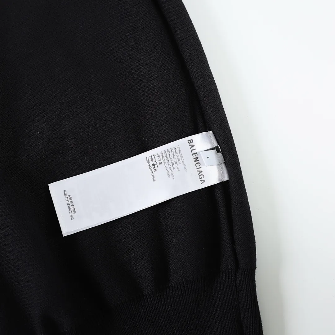 🔥🔥P120 巴黎世家 25秋冬做破毛衣 面料采用48支羊毛混纺，正面以3B stencil标识绣花，高密度绣花是一种独特且高级的，特殊水洗效果处理后形成了一种的独特做旧效果 尺码：XS S M L