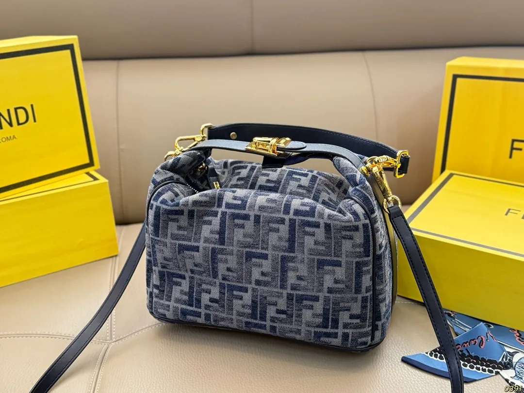 &yen;155/&yen;145/&yen;140折叠盒 芬迪fendi 便当包软盒子包 妥妥的宝藏系列 一眼心动 超级时髦 尺寸26 17/20 14/15 10