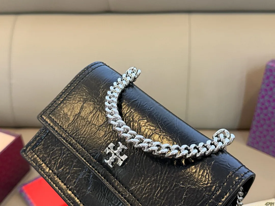 &yen;170折叠盒 Tory Burch tb托里伯奇新款迷你手提包 外形小巧，可爱中带着点精致！ 多种用法，🉑️休闲可正式 可盐可甜，演绎迷人现代感❗️ 尺寸17 11