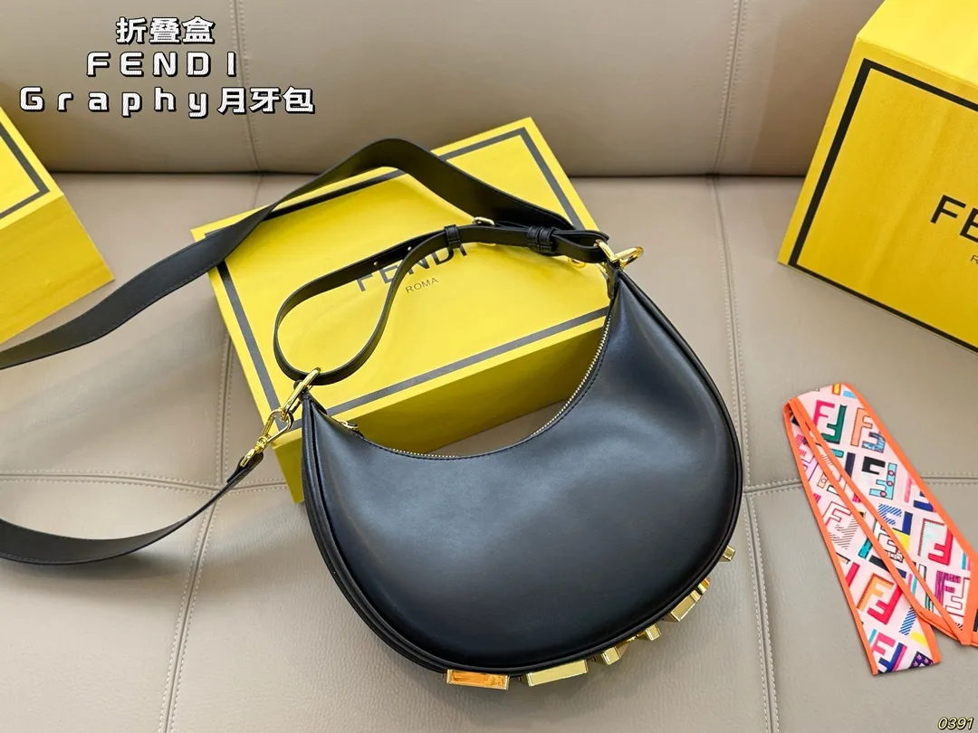 ¥180折叠盒 芬迪FENDI Graphy月牙包 经典对未来的展望 时尚百搭 上身又A又飒 尺寸28 15