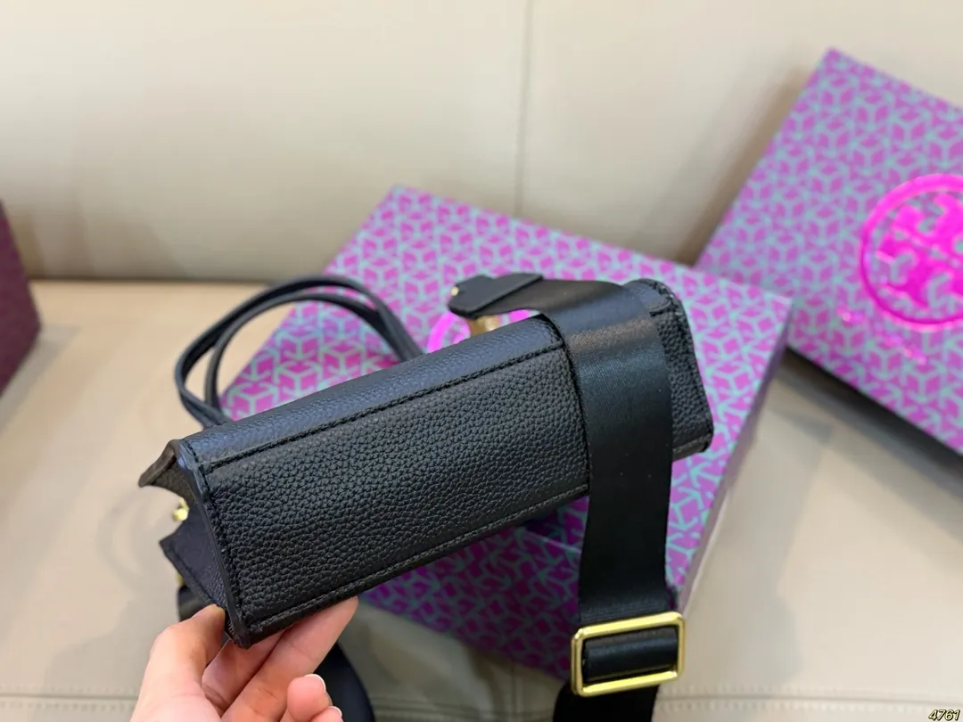 ¥155配盒 TB 托里伯奇ToryBurch 新款手提包高级又时尚! 配🈶️长肩带很适合职场小姐姐 正式又不失贵气、飒气❗️ 尺寸19 13