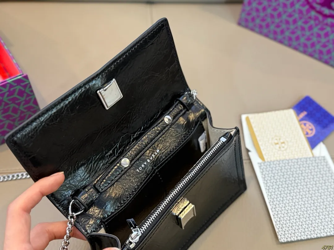 &yen;170折叠盒 Tory Burch tb托里伯奇新款迷你手提包 外形小巧，可爱中带着点精致！ 多种用法，🉑️休闲可正式 可盐可甜，演绎迷人现代感❗️ 尺寸17 11