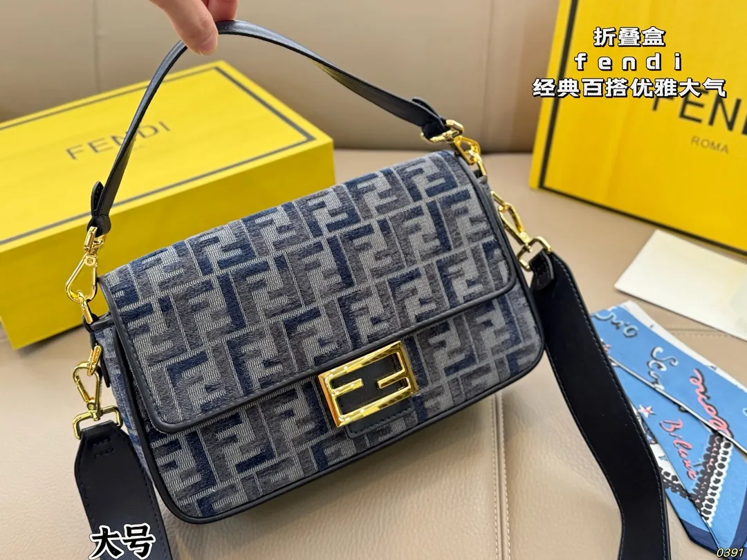 ¥170/¥160折叠盒 芬迪FENDI 法棍包 拿到手里才能感觉到它的魅力 经典百搭优雅大气 这份质感 小仙女们值得拥有 尺寸26 15/20 11