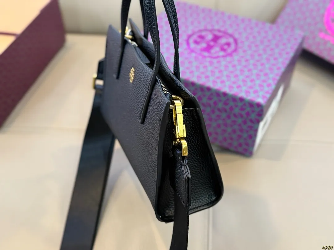 ¥155配盒 TB 托里伯奇ToryBurch 新款手提包高级又时尚! 配🈶️长肩带很适合职场小姐姐 正式又不失贵气、飒气❗️ 尺寸19 13