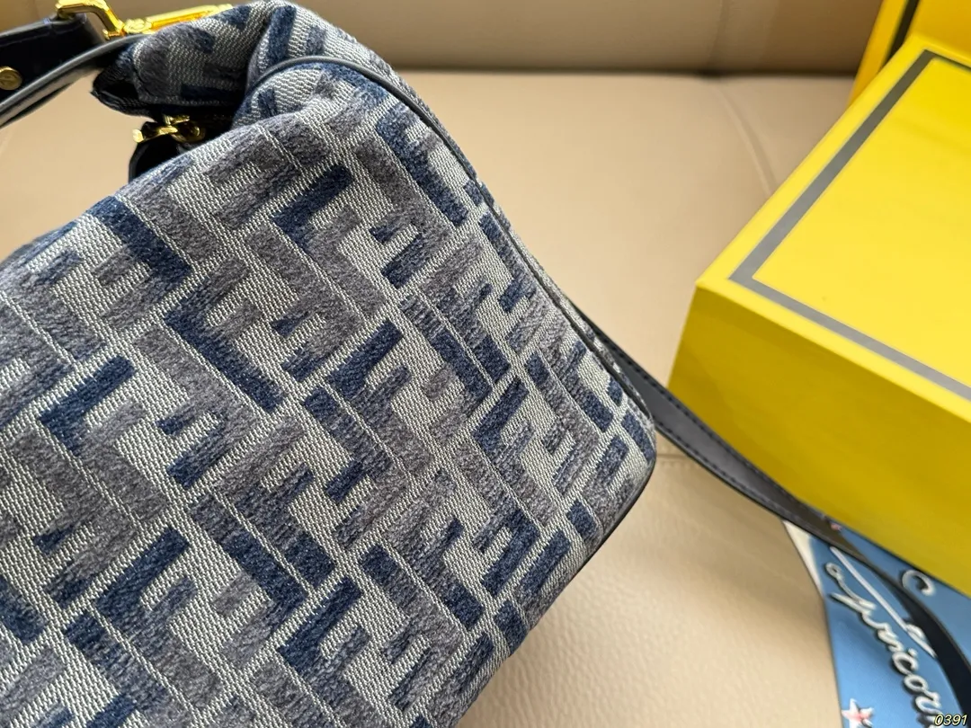 ¥155/¥145/¥140折叠盒 芬迪fendi 便当包软盒子包 妥妥的宝藏系列 一眼心动 超级时髦 尺寸26 17/20 14/15 10