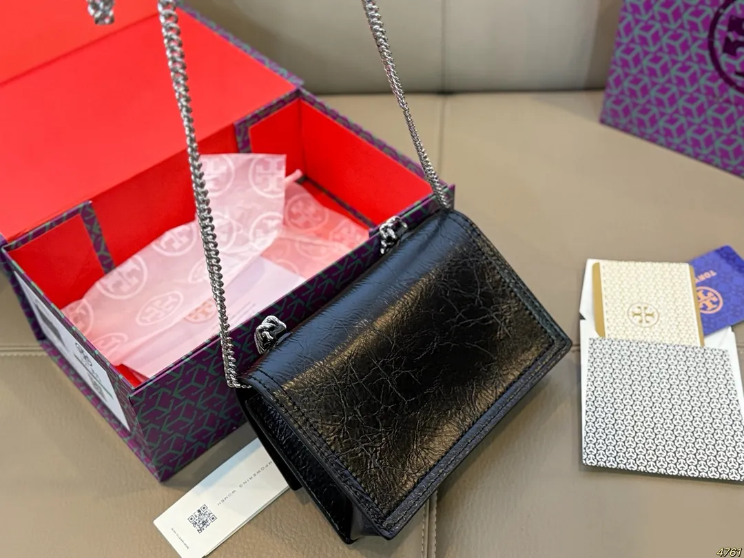 &yen;170折叠盒 Tory Burch tb托里伯奇新款迷你手提包 外形小巧，可爱中带着点精致！ 多种用法，🉑️休闲可正式 可盐可甜，演绎迷人现代感❗️ 尺寸17 11