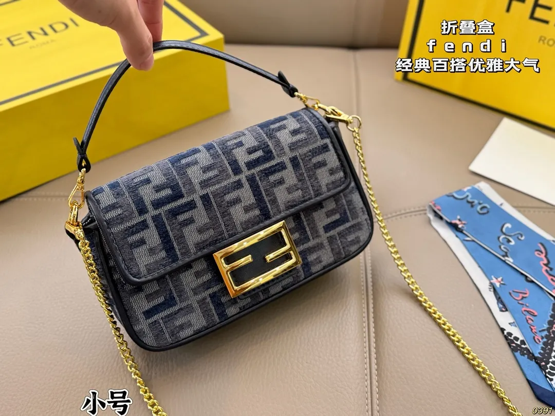 &yen;170/&yen;160折叠盒 芬迪FENDI 法棍包 拿到手里才能感觉到它的魅力 经典百搭优雅大气 这份质感 小仙女们值得拥有 尺寸26 15/20 11