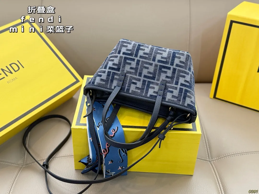 ¥160折叠盒 芬迪 fendimini菜篮子 百搭经典 精致的一只 真的超级无敌巨可爱 仙气满满 小姐姐日常必入款 尺寸14 12
