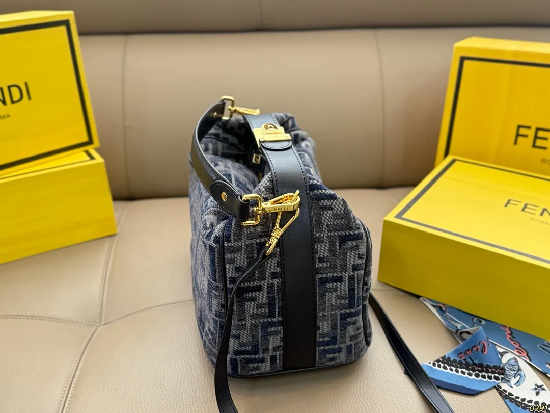 ¥155/¥145/¥140折叠盒 芬迪fendi 便当包软盒子包 妥妥的宝藏系列 一眼心动 超级时髦 尺寸26 17/20 14/15 10