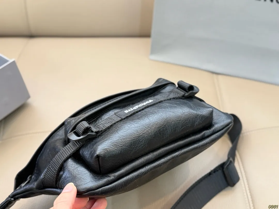 &yen;140 Balenciaga 巴黎世家新款腰包 任何风格都可轻松驾驭 适合日常 旅游 出行 集美必备 尺寸24 17