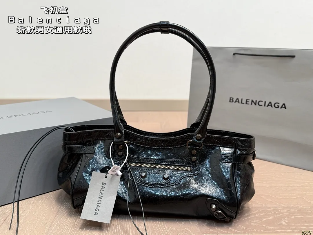 &yen;250飞机盒 Balenciaga 巴黎世家新款 男女通用款哦 众多明星追捧的单品 原版面料 原单品质 超高回头率 尺寸31 16