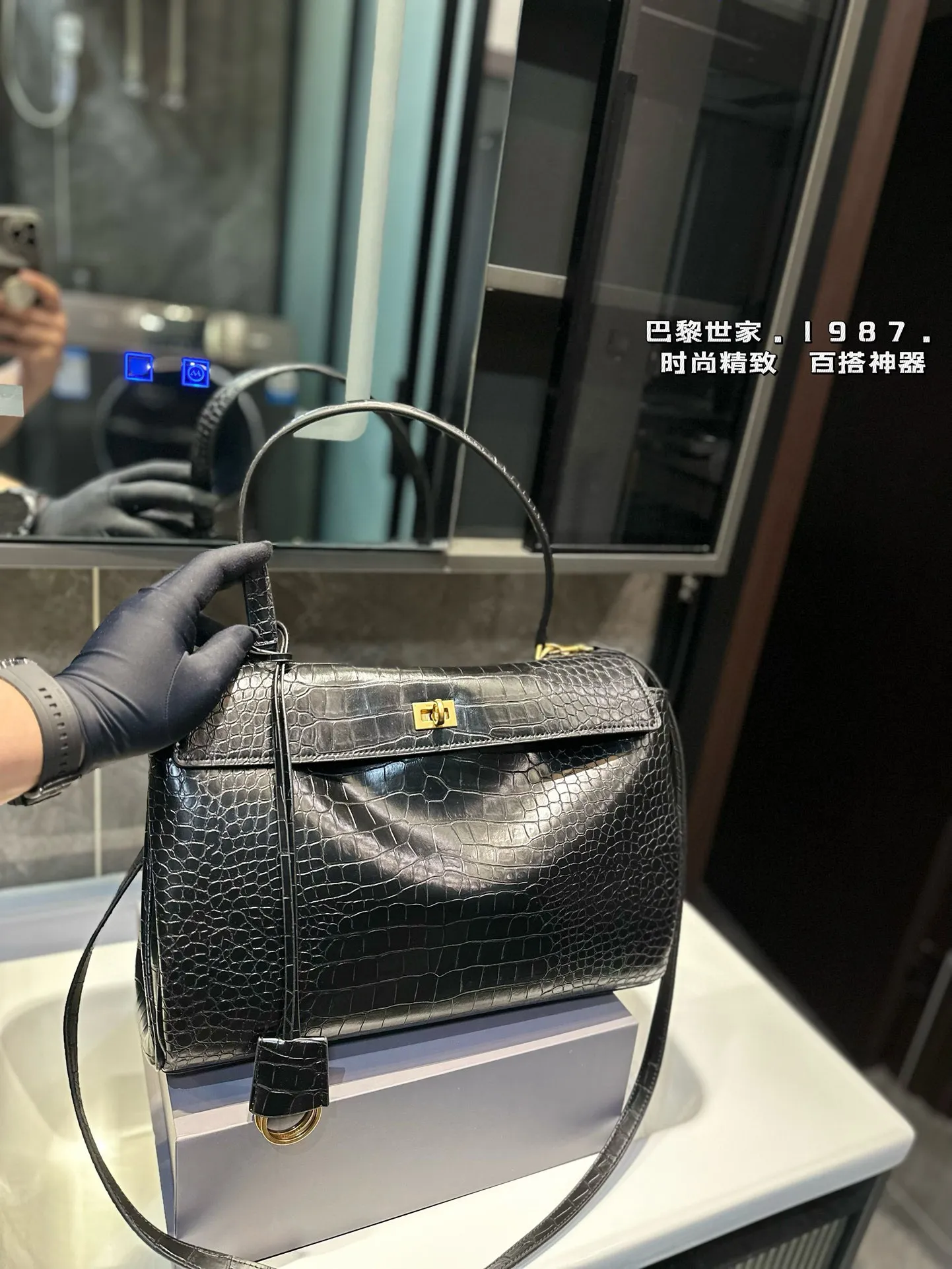 ❤️P230(礼盒包装)❤️ 巴黎世家 rodeo 秀款鳄鱼纹 手提斜挎腋下包 质感很高级 容量超级大也很耐用 日常出街背它回头率百分百 就是这种随性慵懒感⚠️尺寸34.20
