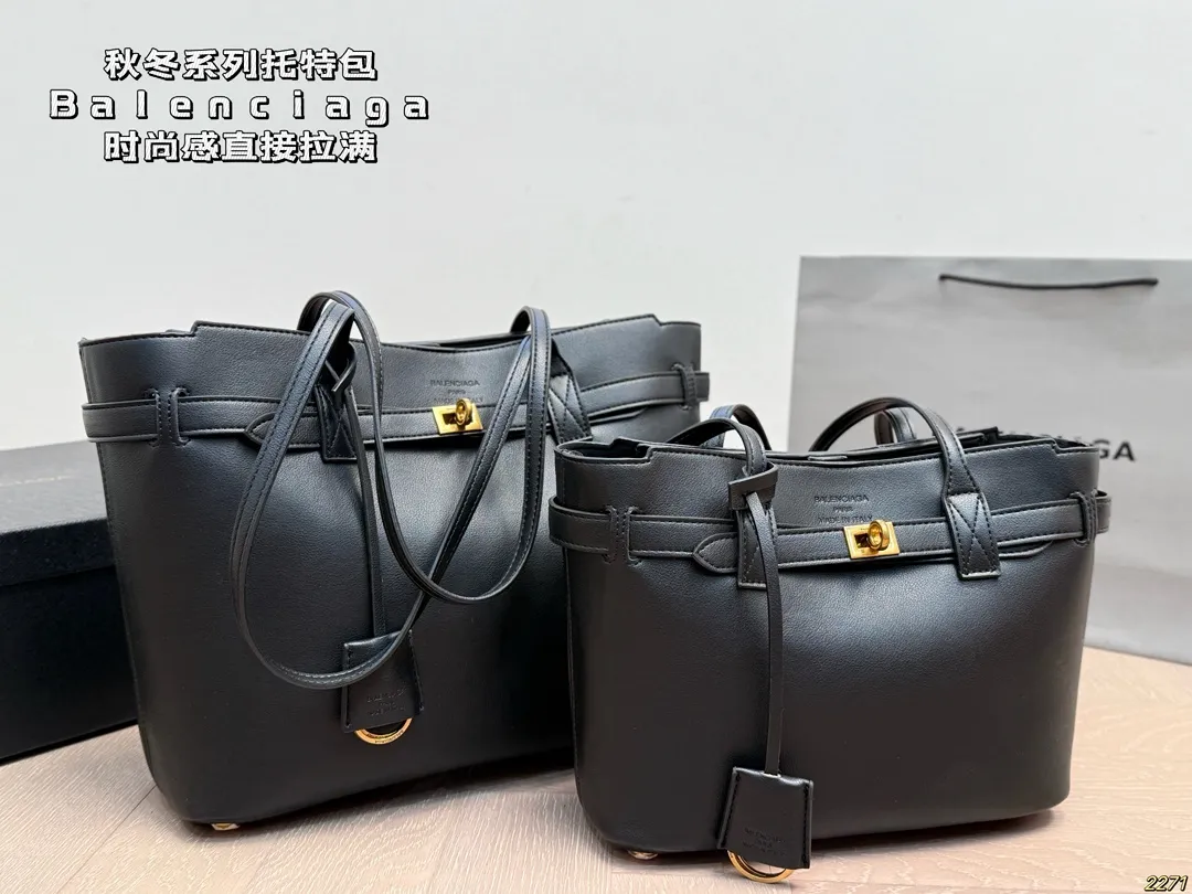 ¥160/¥150配盒 巴黎世家Balenciaga 新款出货啦!秋冬火爆款-日常搭配休闲风妥妥的,绝对吸人眼球不易撞包 。尺寸:33 26/27 20