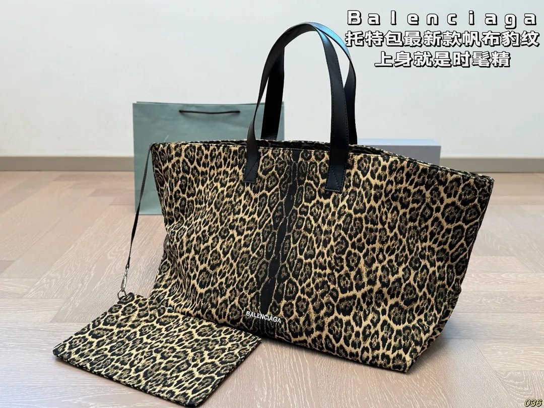 ¥170 巴黎世家 Balenciaga托特包 最新款帆布豹纹 豹纹一直是时尚圈的代名词 上身就是时髦精 容量很大 尺寸:底45高34