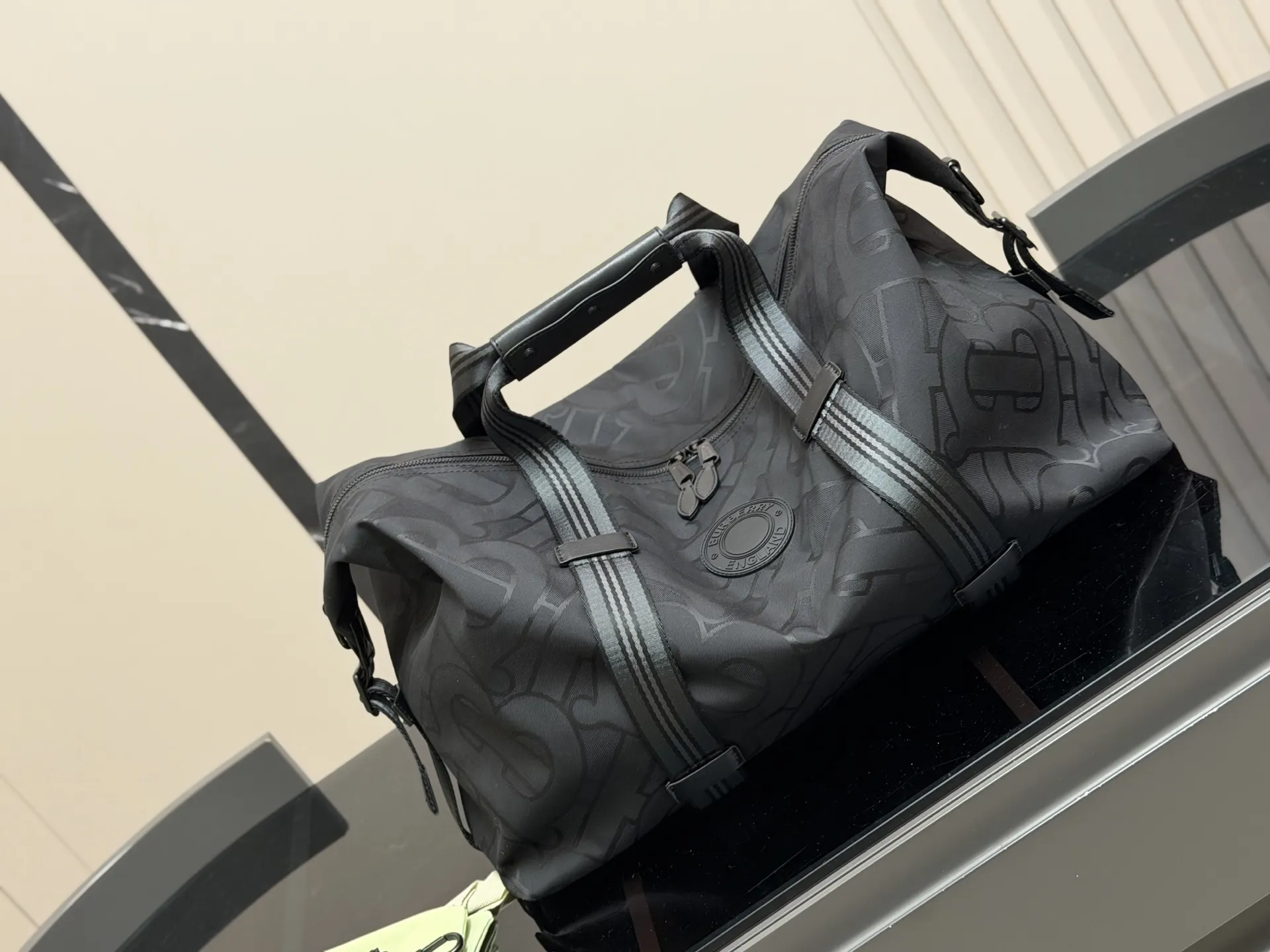 ¥190 巴宝莉 keepall出行必备 旅行袋机场包 手提袋 采用原厂材质 高端货 尺寸: 50cm