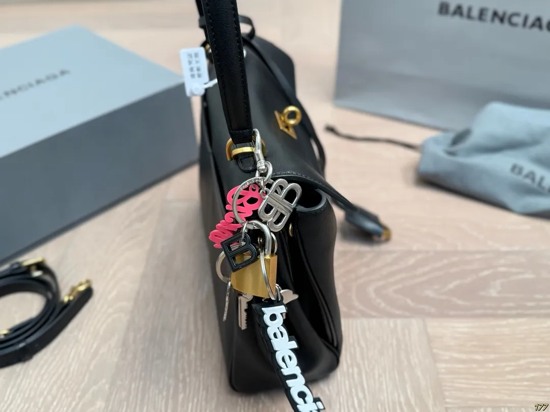 &yen;315/&yen;295/&yen;250飞机盒 Balenciaga巴黎世家新款 任何风格都可轻松驾驭 适合日常 旅游 出行 集美必备 尺寸：35 23/28 19/22 16