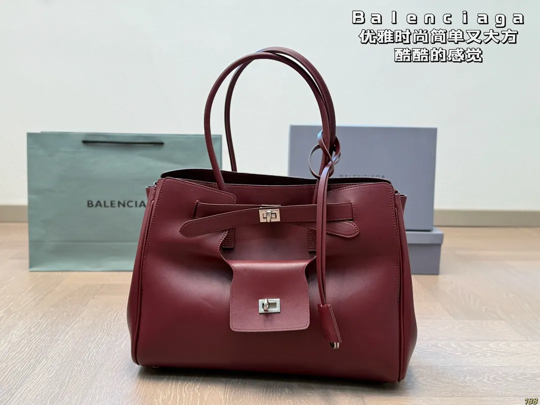 ¥240 巴黎世家Balenciaga 优雅时尚简单又大方 酷酷的感觉 还带给你带来复古潮流的感觉 尺寸37 28