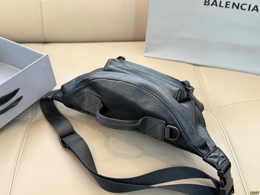 &yen;140 Balenciaga 巴黎世家新款腰包 任何风格都可轻松驾驭 适合日常 旅游 出行 集美必备 尺寸24 17