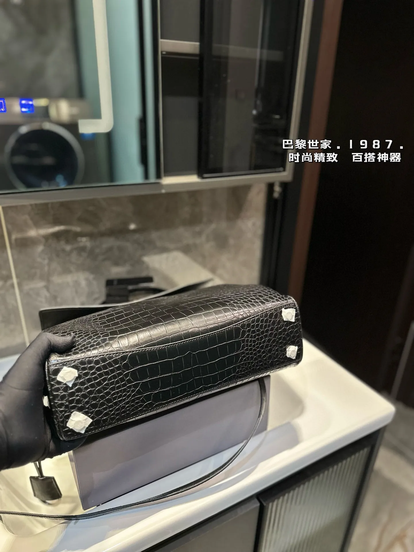 ❤️P230（礼盒包装）❤️ 巴黎世家 rodeo 秀款鳄鱼纹 手提斜挎腋下包 质感很高级 容量超级大也很耐用 日常出街背它回头率百分百 就是这种随性慵懒感⚠️尺寸34.20