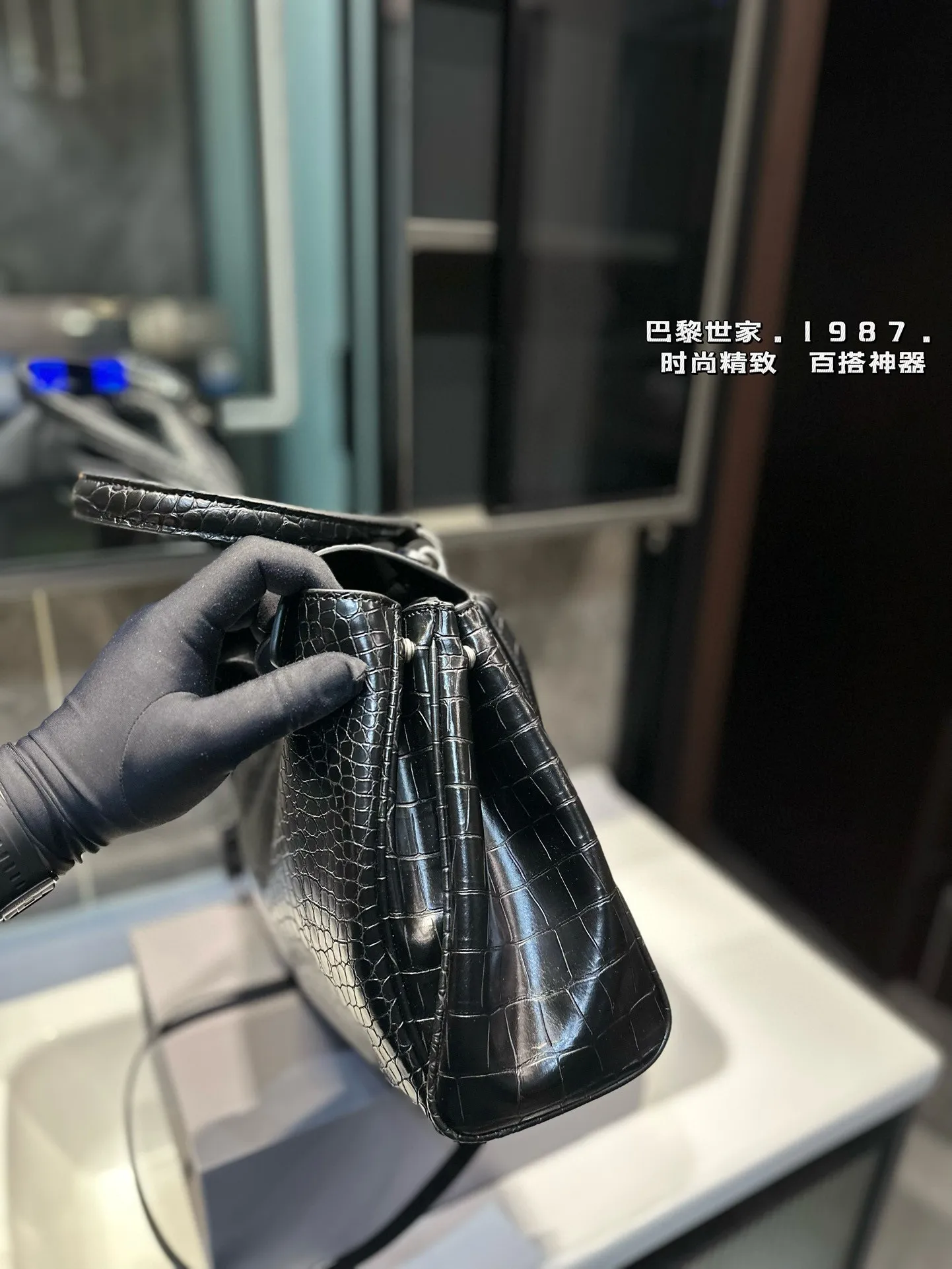 ❤️P230（礼盒包装）❤️ 巴黎世家 rodeo 秀款鳄鱼纹 手提斜挎腋下包 质感很高级 容量超级大也很耐用 日常出街背它回头率百分百 就是这种随性慵懒感⚠️尺寸34.20