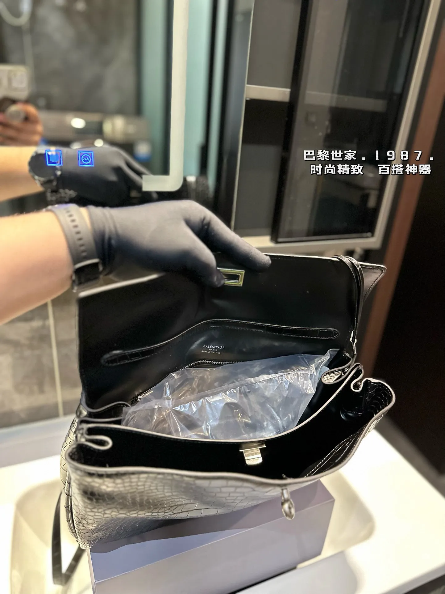 ❤️P230(礼盒包装)❤️ 巴黎世家 rodeo 秀款鳄鱼纹 手提斜挎腋下包 质感很高级 容量超级大也很耐用 日常出街背它回头率百分百 就是这种随性慵懒感⚠️尺寸34.20