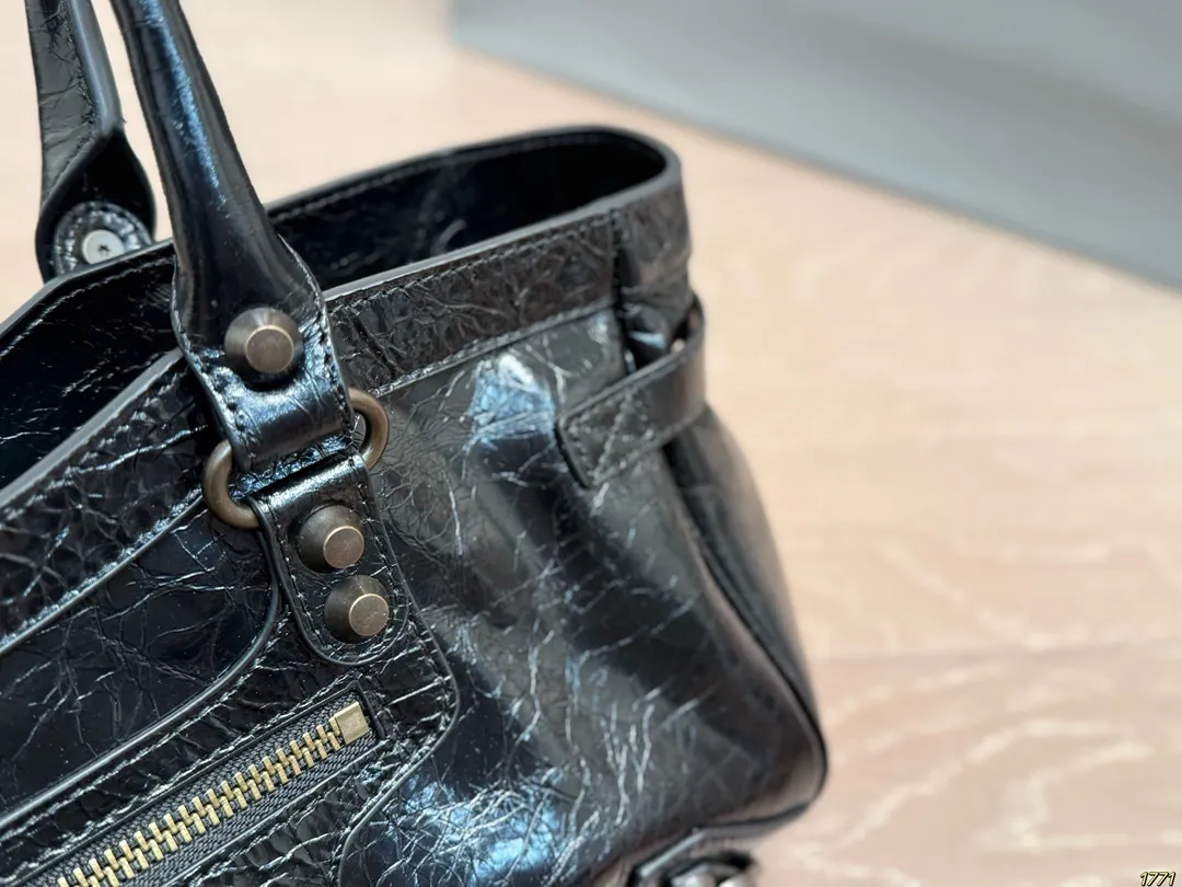 ¥250飞机盒 Balenciaga 巴黎世家新款 男女通用款哦 众多明星追捧的单品 原版面料 原单品质 超高回头率 尺寸31 16