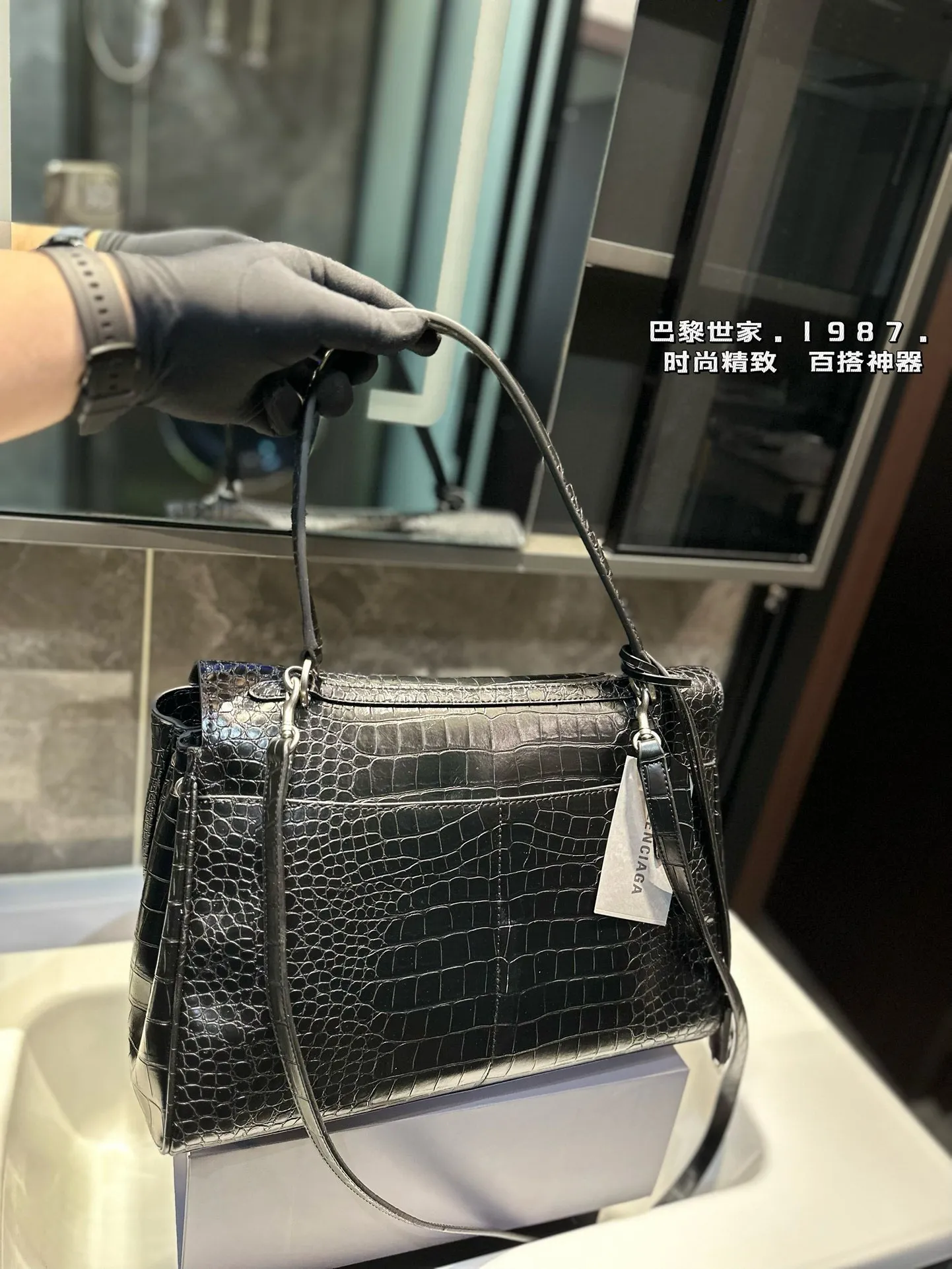 ❤️P230(礼盒包装)❤️ 巴黎世家 rodeo 秀款鳄鱼纹 手提斜挎腋下包 质感很高级 容量超级大也很耐用 日常出街背它回头率百分百 就是这种随性慵懒感⚠️尺寸34.20