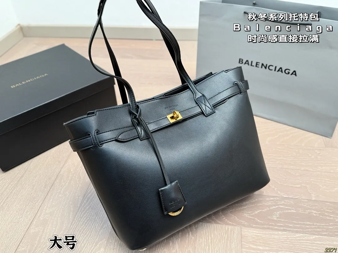 &yen;160/&yen;150配盒 巴黎世家Balenciaga 新款出货啦！秋冬火爆款-日常搭配休闲风妥妥的，绝对吸人眼球不易撞包 。尺寸：33 26/27 20