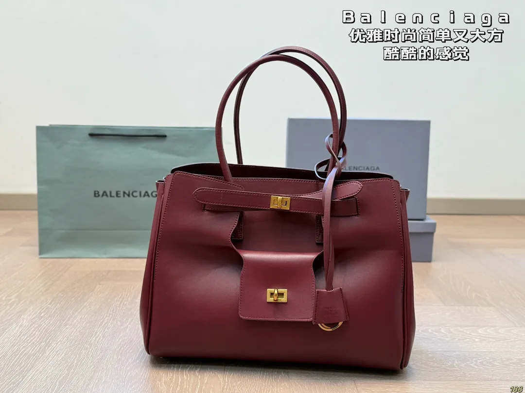 ¥240 巴黎世家Balenciaga 优雅时尚简单又大方 酷酷的感觉 还带给你带来复古潮流的感觉 尺寸37 28