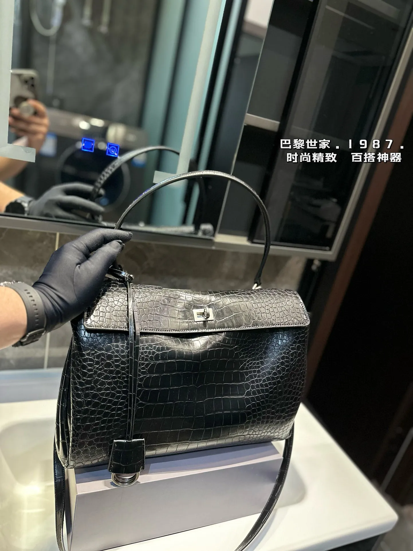 ❤️P230(礼盒包装)❤️ 巴黎世家 rodeo 秀款鳄鱼纹 手提斜挎腋下包 质感很高级 容量超级大也很耐用 日常出街背它回头率百分百 就是这种随性慵懒感⚠️尺寸34.20