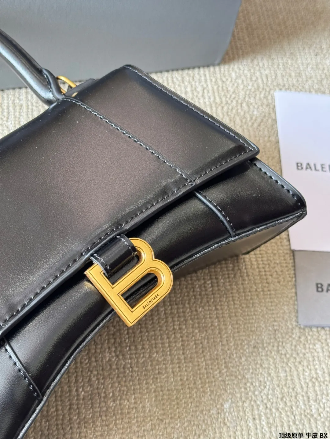 顶级原单 牛皮 p180/p170 【巴黎世家】Balenciaga/巴黎世家 hourglass xs/沙漏包 斜挎手提包 lisa款 最新走秀款购物袋来啦🌈专柜限量上市 娱乐周刊主推款～超正点 原版内里 高端时尚 潮爆全球💫潮范儿们跟上脚步吧 喜欢的抓紧自留啦 超级洋气 尺寸 大号23 14cm 小号20 12cm