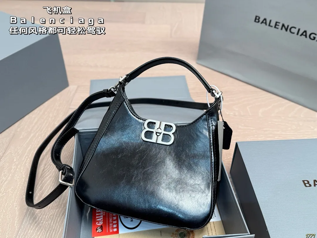 &yen;180飞机盒 Balenciaga 巴黎世家新款 任何风格都可轻松驾驭 适合日常 旅游 出行 集美必备 尺寸20 16