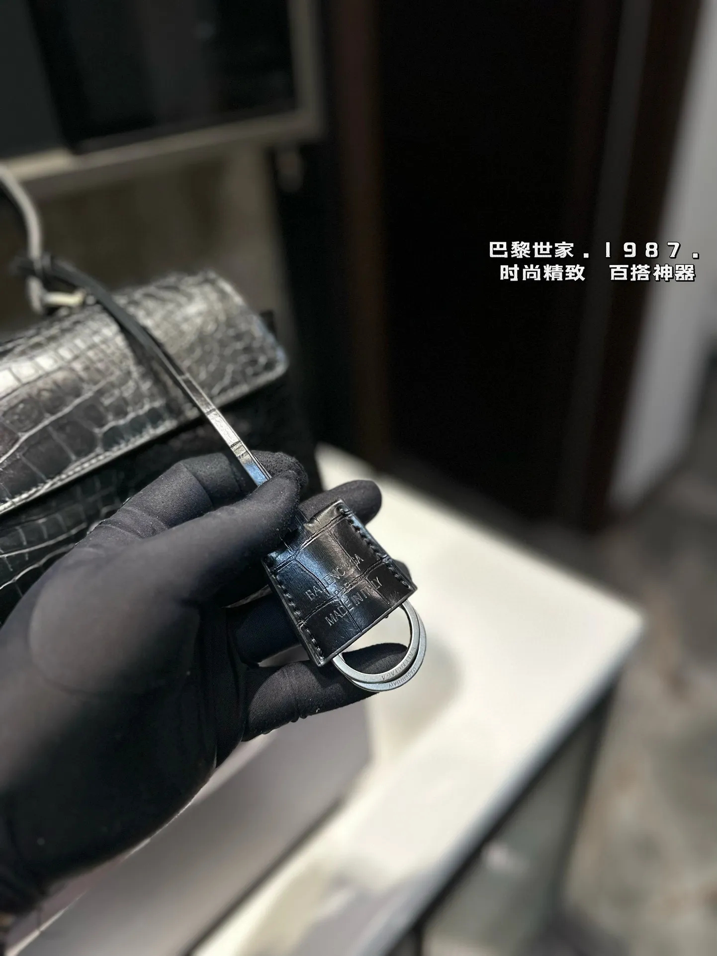 ❤️P230(礼盒包装)❤️ 巴黎世家 rodeo 秀款鳄鱼纹 手提斜挎腋下包 质感很高级 容量超级大也很耐用 日常出街背它回头率百分百 就是这种随性慵懒感⚠️尺寸34.20