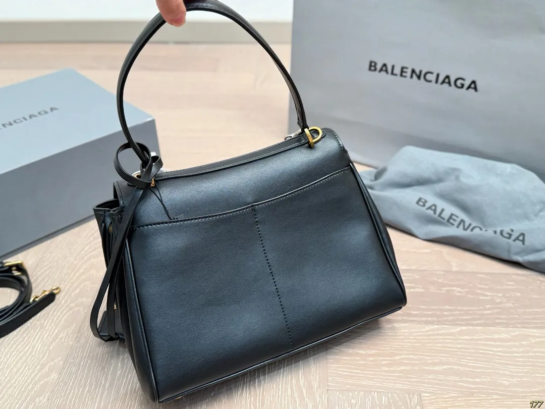 ¥315/¥295/¥250飞机盒 Balenciaga巴黎世家新款 任何风格都可轻松驾驭 适合日常 旅游 出行 集美必备 尺寸:35 23/28 19/22 16