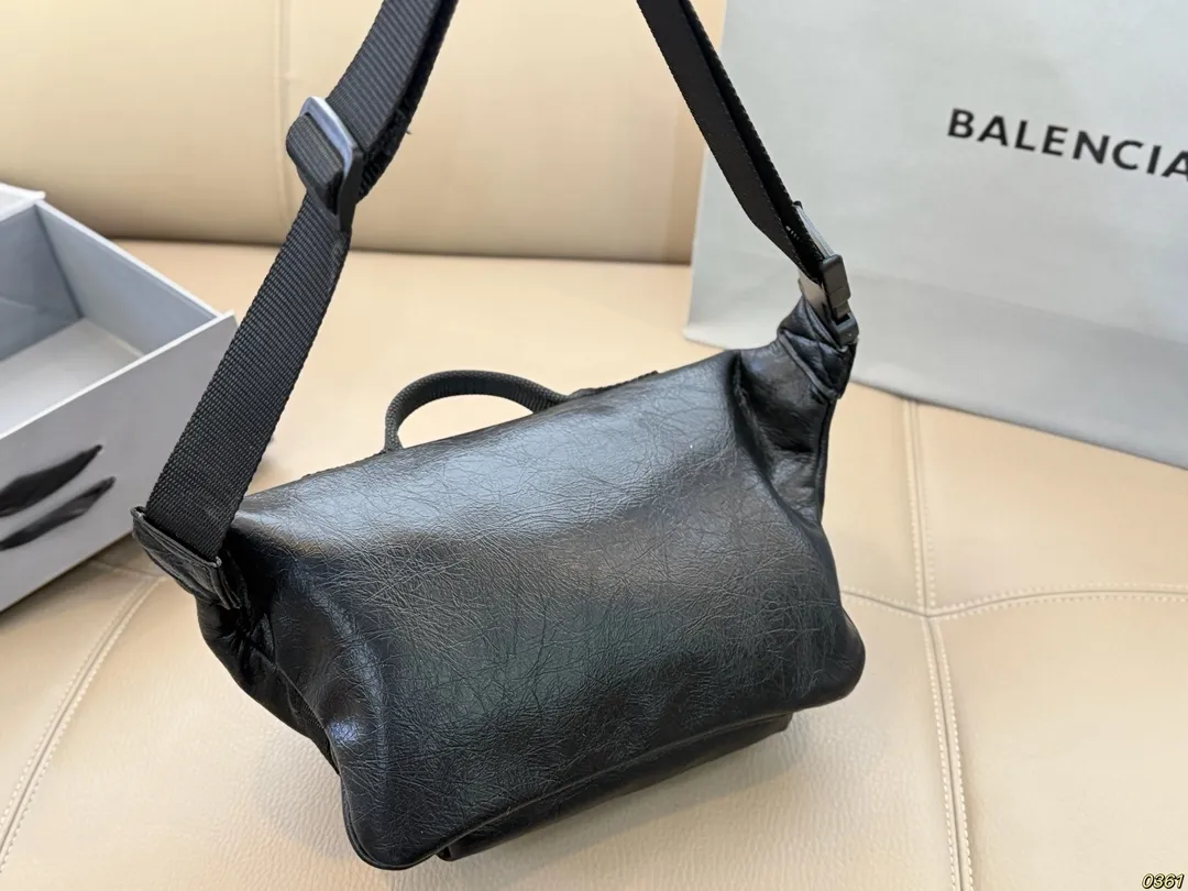 ¥140 Balenciaga 巴黎世家新款腰包 任何风格都可轻松驾驭 适合日常 旅游 出行 集美必备 尺寸24 17
