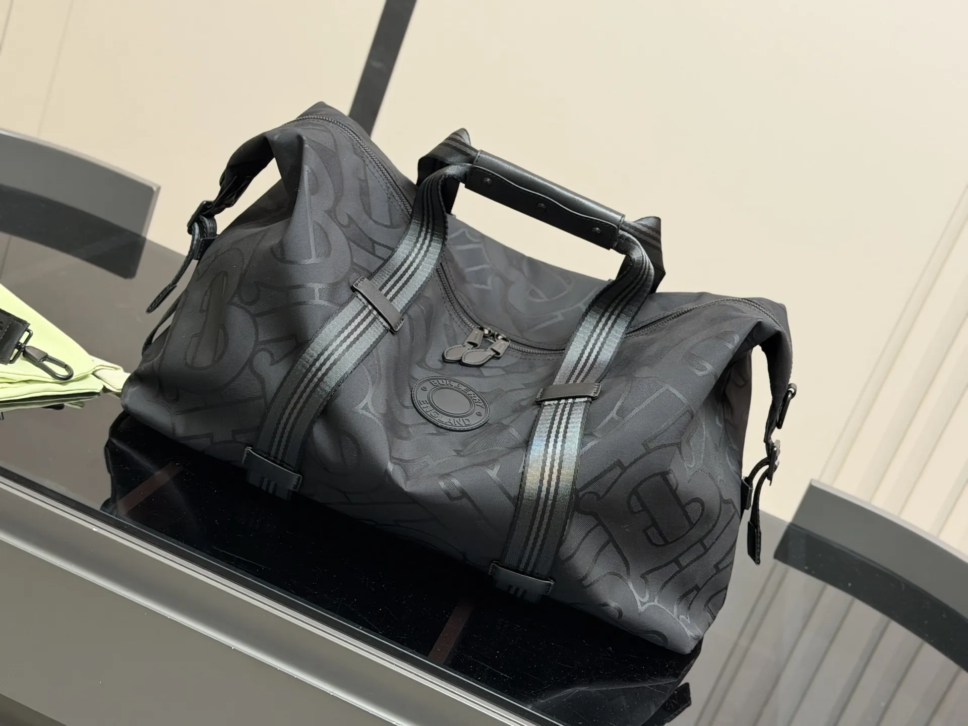 ¥190 巴宝莉 keepall出行必备 旅行袋机场包 手提袋 采用原厂材质 高端货 尺寸: 50cm