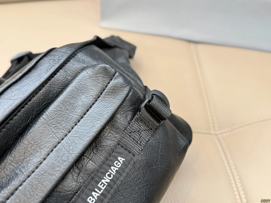 &yen;140 Balenciaga 巴黎世家新款腰包 任何风格都可轻松驾驭 适合日常 旅游 出行 集美必备 尺寸24 17